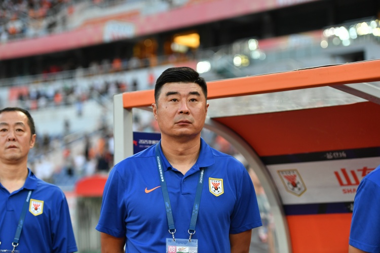 煎熬！英媒：德里赫特背伤反复已经伤缺3个多月，几次复出都失败