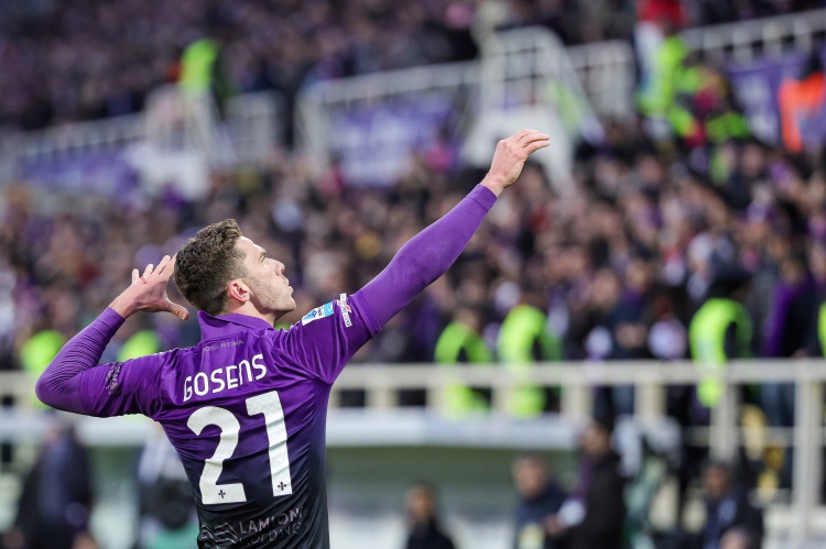 阿联自嫖娼丑闻以来很少露面！网友在球馆里“偶遇了”易建联