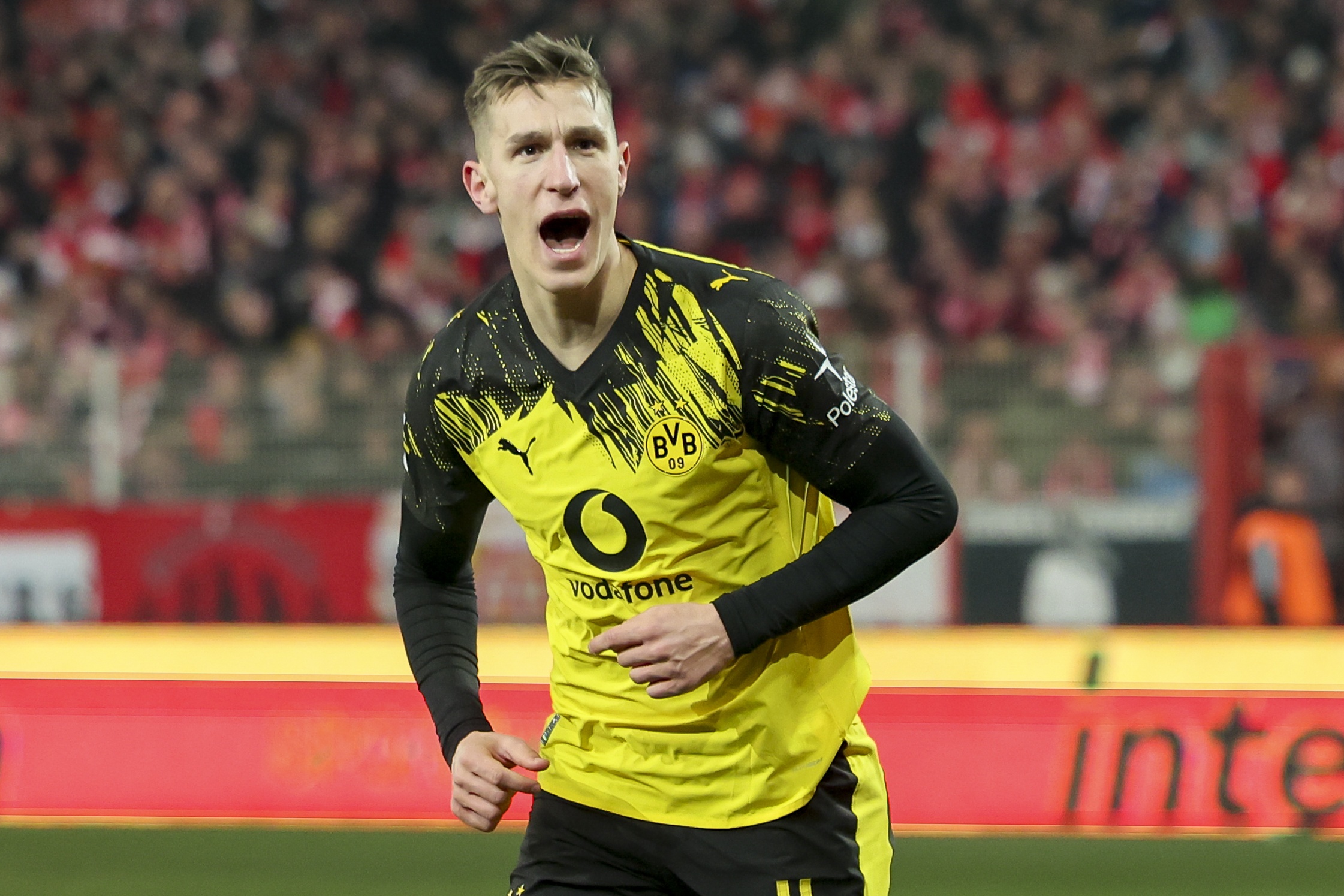 煎熬！英媒：德里赫特背伤反复已经伤缺3个多月，几次复出都失败