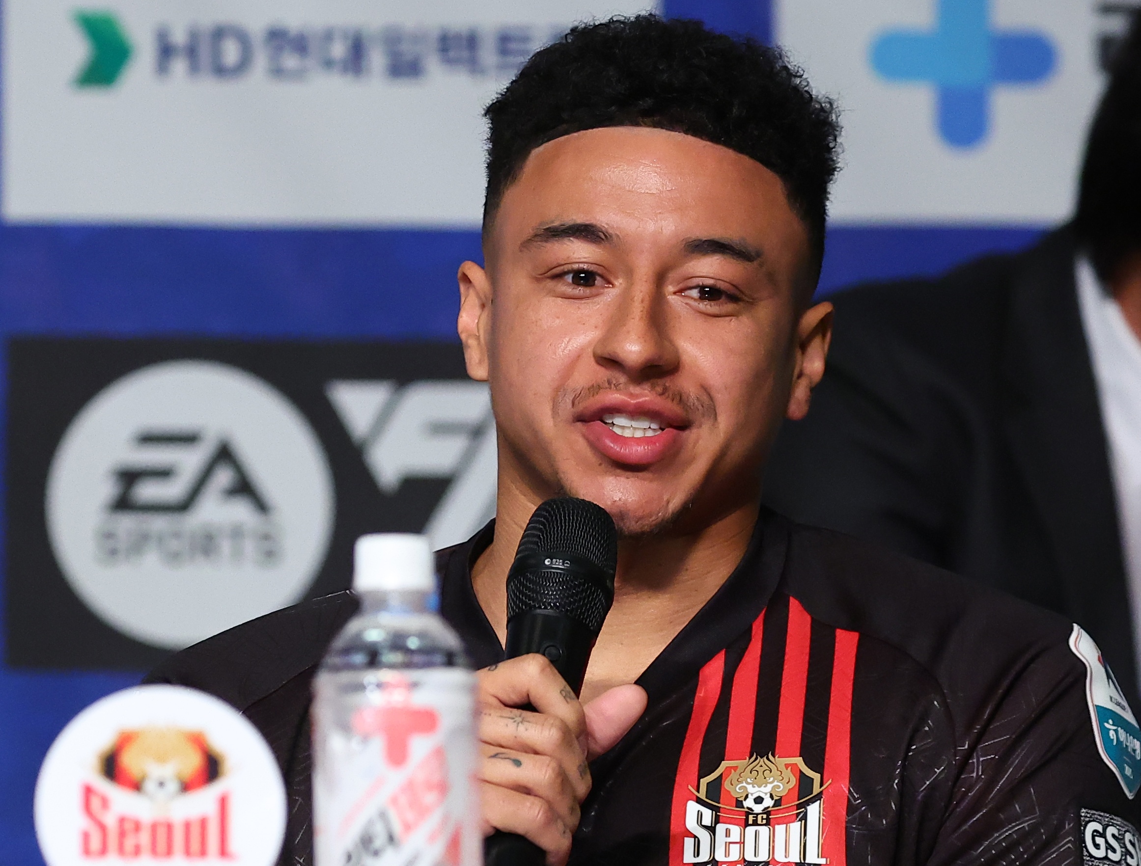 阿联自嫖娼丑闻以来很少露面！网友在球馆里“偶遇了”易建联